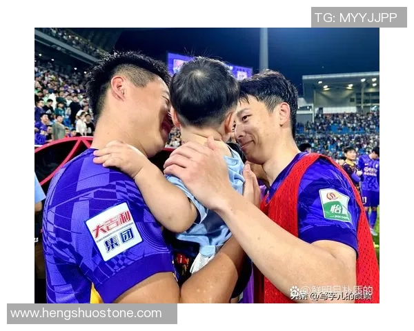 足球神同步引领潮流揭秘球场上那些默契配合的精彩瞬间与背后故事